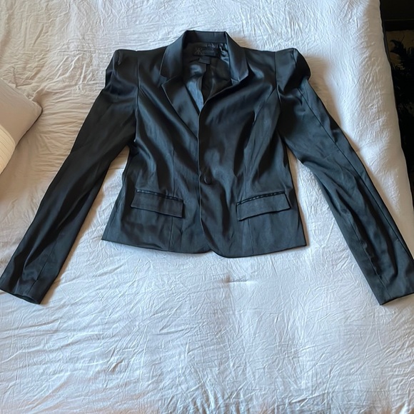Exaggerated shoulder blazer. - Picture 1 of 8